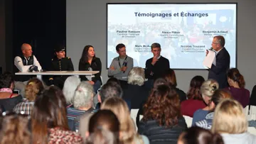 À l'image de Nicolas Touzaint et Alexia Pittier, de nombreux cavaliers des équipes de France sont intervenus à l'occasion des journées du bien-être équin et des Equirencontres à Equita Lyon les 31 octobre et 1er novembre dernier.