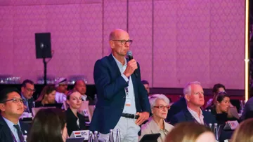 Klaus Roeser a pris la parole lors de l’assemblée générale de la FEI, mais aussi lors d’une conférence de presse tenue par l’IDRC et l’IDTC