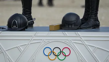 GRANDPRIX aborde la sexualité des cavaliers pendant les grands rendez-vous, où ils sont soumis à une pression maximale