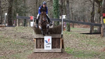 Louis Seychal et Bakar de l’Océan ont signé l’un des onze “maxi” du jour au Grand National de Saumur.