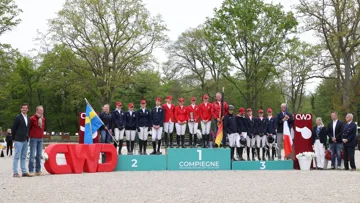 Après de nombreux rebondissements, ce sont finalement l’Allemagne, la Suède et la France qui sont montées sur le podium de la Coupe des nations Poneys de Compiègne.