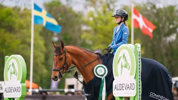 Premier Grand Prix et première victoire internationale pour Lauren Adams et Quina DW cet après-midi à Compiègne.