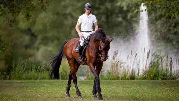 L’une des forces de Marcus Ehning, ici juché sur A La Carte*NRW, est sans aucun doute sa capacité à faire bien fonctionner ses chevaux à la faveur d’un travail minutieux sur le plat.