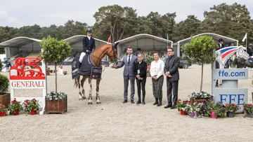 À Fontainebleau, Lalie Saclier remporte la première étape du championnat de France Pro élite avec Fénomène des Lilas 