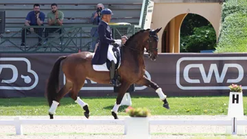 Alexandre Ayache et Ruling Olivia lors de la remise des prix du Grand Prix 3*, cet après-midi à Compiègne