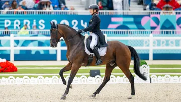 Michael Jung domine le jeu avec Fischer Chipmunk FRH, partenaire de son sacre olympique de 2024.