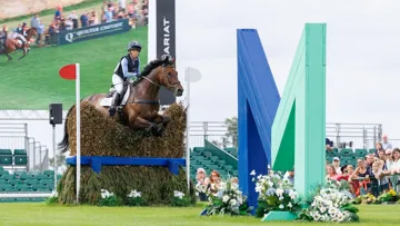 Rosalind Canter et Lordships Graffalo lors du cross du CCI 5*-L de Burghley