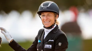 À cinquante-quatre ans, Ingrid Klimke est toujours aussi motivée et plus rayonnante que jamais!