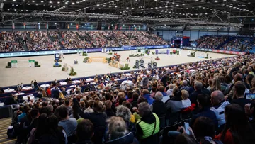 Dans les faits, seule la session du samedi, comprenant le Grand Prix du CSI 3*, les épreuves décisives de voltige et la Reprise Libre en Musique de dressage, a fait le plein.