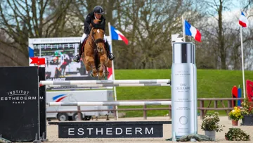 Reynald Angot, ambassadeur de l’écurie HDC/Authuit, s’est imposé avec Untouchable Gips*HDC dans le Grand Prix Pro Élite à 1,50 m.