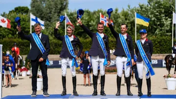 Cocorico! De gauche à droite: Édouard Coupérie, Cédric Hurel, Nicolas Delmotte, Mathieu Billot  et Jeanne Sadran.