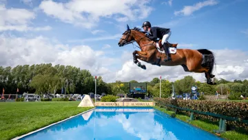 Harry Charles et Casquo Blue ont porté l'équipe britannique avec leur double sans-faute