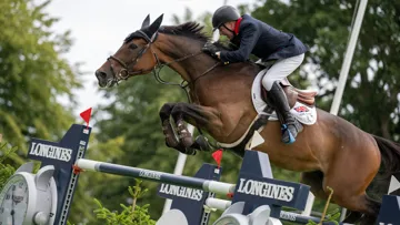 À presque soixante-huit ans, John Whitaker a participé à la victoire britannique dans la Coupe des nations de Hickstead