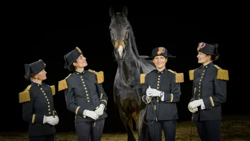 Nadèje Bourdon, Marie Coumes, Pauline Basquin et Laurence Sautet, accompagnées de Dakota.
