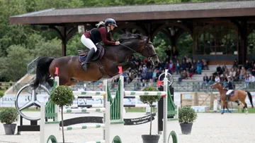 Le 6 août, Élisa a célébée la plus belle victoire de sa carrière en gagnant le  Grand National de Compiègne avec son fidèle Captain Rumel.