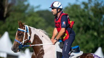 À cinquante-six ans, Philippe Tomas a gagné la première médaille individuelle de sa carrière, associé à l’excellent Biwaka de Chalendrat, le mois dernier à Ermelo.