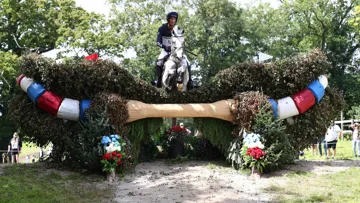 Médaillé de bronze par équipes aux championnats d’Europe du Pin-au-Haras, Stéphane Landois a accompli ce résultat avec Chaman Dumontceau*Ride for Thaïs, l’ancien partenaire de sa défunte amie Thaïs Méheust.