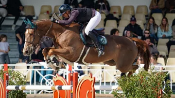 Ici à Fontainebleau lors du championnat de France Pro Élite, Marie Demonte et Epona du Quesnoy ont grandement contribué à la deuxième place de la France.