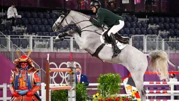 Plus ou moins ouvertement, de nombreuses parties prenantes du grand sport estiment que l’Irlandais Shane Sweetnam aurait dû être éliminé lors de la qualificative par équipes des Jeux olympiques de Tokyo, le 6 août 2021, tant Alejandro semblait mal à l’aise, le couple donnant à voir des images inadmissibles.