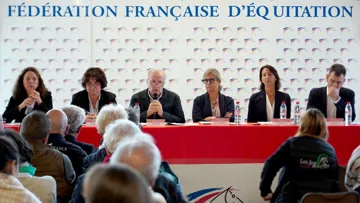 De gauche à droite: Valérie Dalodier, présidente du CNTE, Élisabeth Treilland, trésorière de la FFE, Serge Lecomte, président, Marie-Laure Deuquet, secrétaire générale, Sophie Dubourg, directrice technique nationale, et Frédéric Bouix, délégué général. DR/FFE