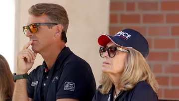 Françoise Niclaus est ici aux côtés d’Arnaud Serre.