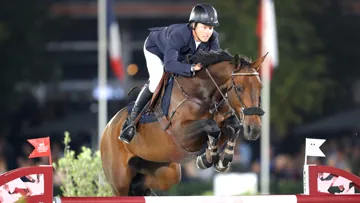 Douglas Lindelöw, ici avec Jezebel en 2018, affirme ne pas transgresser les règles édictées par le ministère suédois de l’Agriculture et la Fédération équestre suédoise.