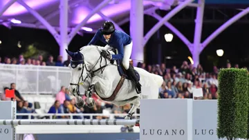 Martin Fuchs et Leone Jei ont remporté leur quatrième Grand Prix international la nuit dernière au World Equestrian Center d’Ocala.