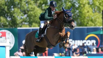 Ici à Calgary en septembre dernier, Denis Lynch et Brooklyn Heights se sont imposés hier sur une autre piste en herbe: celle de Mexico.