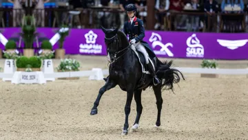 Avec Everdale, Charlotte Fry a remporté la première épreuve de la finale de la Coupe du monde ce mercredi.