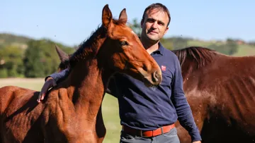 En plus d’être cavalier, Olivier Perreau est également un éleveur passionné.