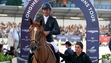 Julien Épaillard et Dubaï du Cèdre en sortie de piste à Cannes.