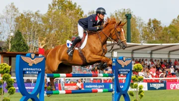 Les concurrents de saut d'obstacles, comme ici Julien Épaillard, seront les seuls cavaliers français à participer à la cérémonie d'ouverture des JO