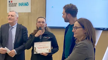 Agata Rzekec est ici entourée de cadres de l’IFCE à l’occasion d’une présentation publique.