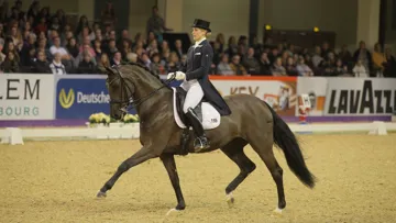 En 2013, Weihegold, future star d’Isabell Werth, s’était offert la victoire finale dans le Burg-Pokal sous la selle de Beatrice Buchwald.