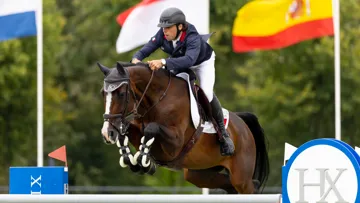 Accompagné de Charlotte 198, avec laquelle il évolue depuis près de cinq ans, Jules Orsolini a décroché les deux premières médailles de sa carrière – l’argent par équipes et le bronze individuel – aux championnats d’Europe Jeunes Cavaliers de Kronenberg, en juillet.