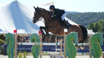 Eduardo Álvarez Aznar et D'Orient Batilly se sont imposés ce samedi sur la piste du Polo Club de Saint-Tropez, à Gassin