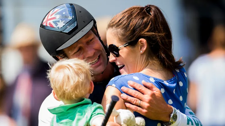 D’ici le mois de décembre, Christopher Burton retournera dans son pays natal, en Australie, aux côtés de son épouse Rebekah Thompson et de leurs enfants.