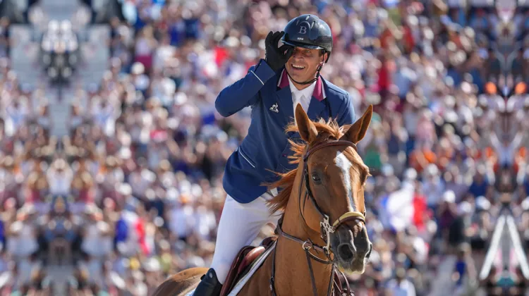 Ce reportage permet de suivre l’épopée de Julien Épaillard et Dubaï du Cèdre avec l’équipe de France aux JO de Paris 2024.