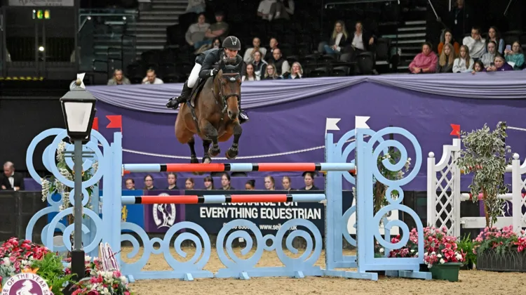 Deuxième de l’épreuve à 1,60m le samedi, avec Farah Tame, Julien Anquetin a terminé en beauté son week-end en s’adjugeant cette fois-ci le Grand Prix. 