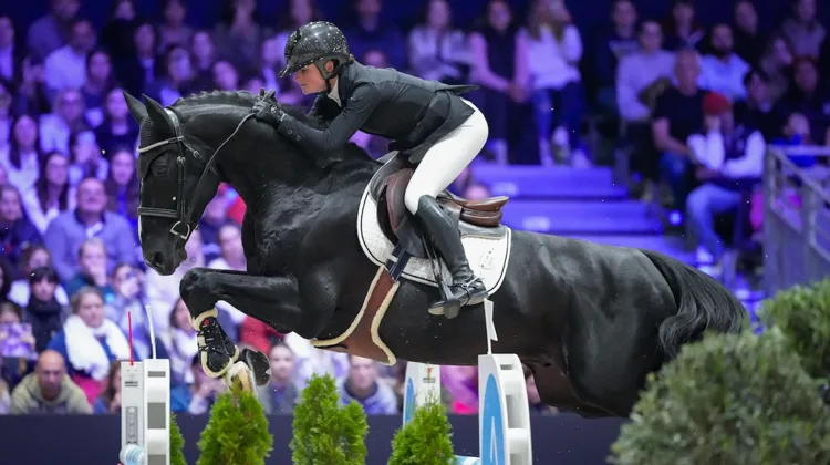 Eden Leprevost Blin-Lebreton s’offre une sixième place dans le Grand Prix Defender à 1,45m du CSI 2* au CHI Longines d’Equita Lyon 2024, avec son nouveau partenaire Darkhorse Brimbelles.  