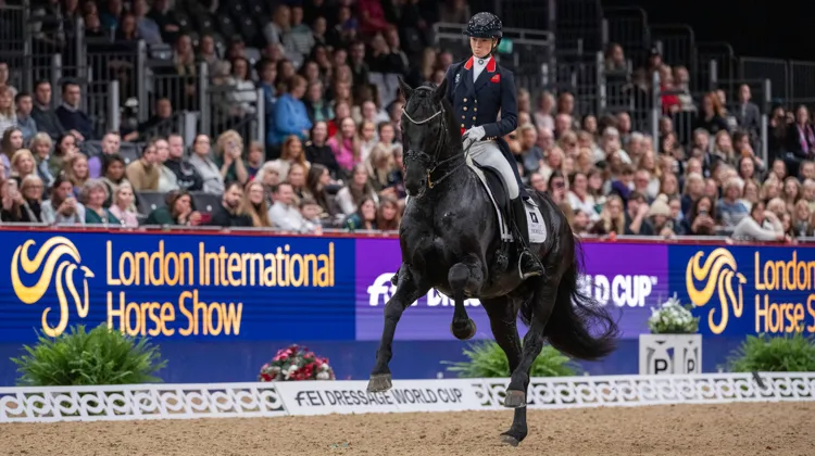 Charlotte Fry et Glamourdale ont remporté la manche londonienne de la Coupe du monde de dressage