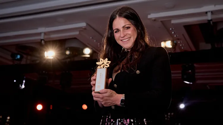 Le 13 novembre dernier, la Française a été élue meilleure groom de l'année 2024.
