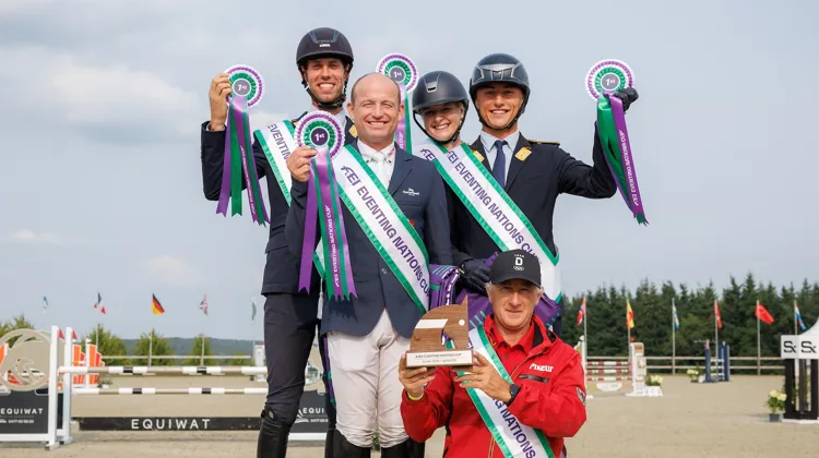 Depuis 2021, Rodolphe Scherer, ici aux côtés de Jérôme Robiné, Michael Jung, Libussa Lu¨bbeke et Calvin Böckmann lors de leur victoire au CCIO 4*-S d’Arville, oeuvre auprès de l’équipe d’Allemagne.
