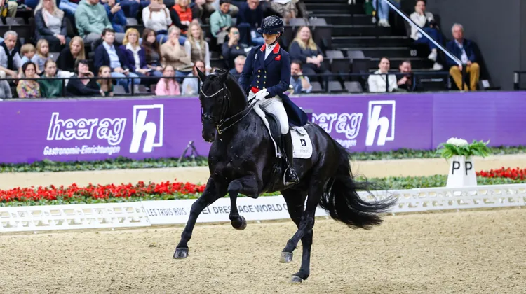 Charlotte Fry et Glamourdale ont décollé vers la victoire!