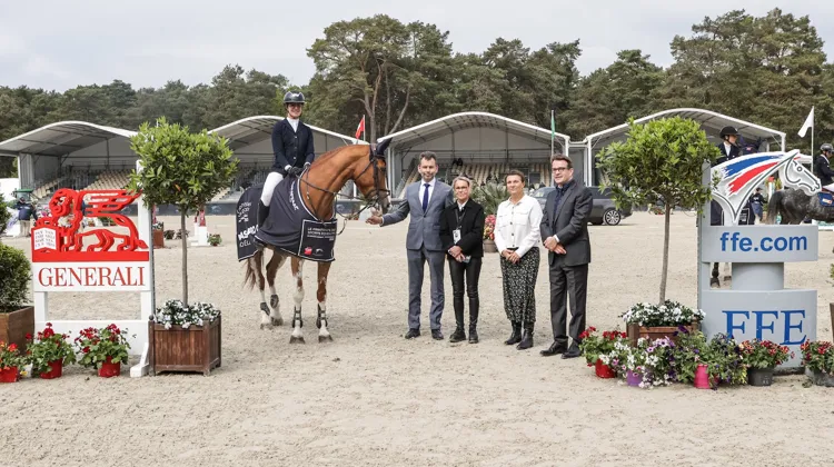 À Fontainebleau, Lalie Saclier remporte la première étape du championnat de France Pro élite avec Fénomène des Lilas 