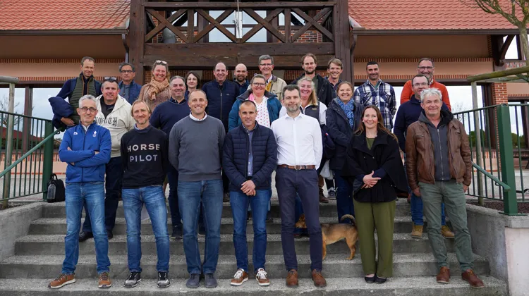 Pour cette première réunion, vingt-cinq invités se sont joints aux membres permanents de la commission de concours complet de la FFE.