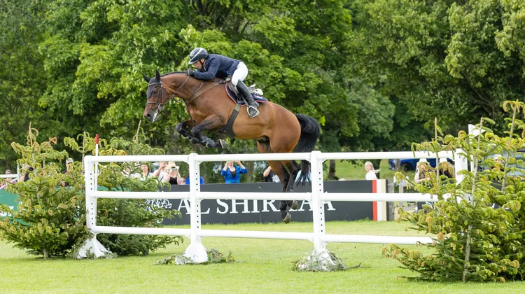 Robert Whitaker et Gentlemen van het Veldhof, âgé de dix-neuf ans, ont remporté le Derby Al Shira’aa du CSI 4* d’Hickstead