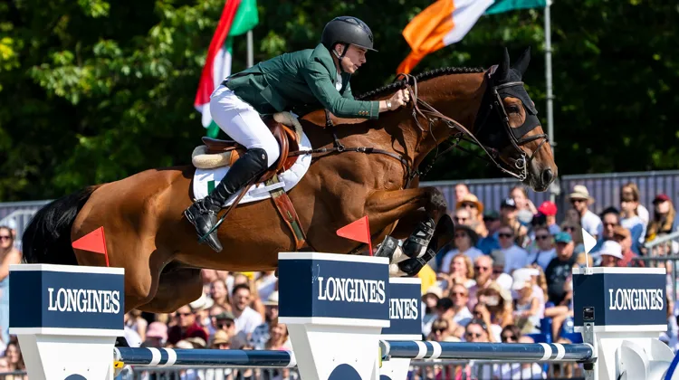 L’Irlandais Seamus Hughes Kennedy et ESI Rocky faisaient partie de l’équipe irlandaise qui a terminé troisième à Lierre lors de la première épreuve qualificative de la Longines EEF Series en 2025, avant de se classer cinquièmes des championnats d’Europe Longines de La Corogne.