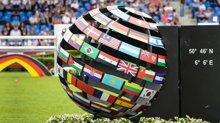 L’orbite de la planète jumping semble déséquilibrée par le poids de l’Europe.