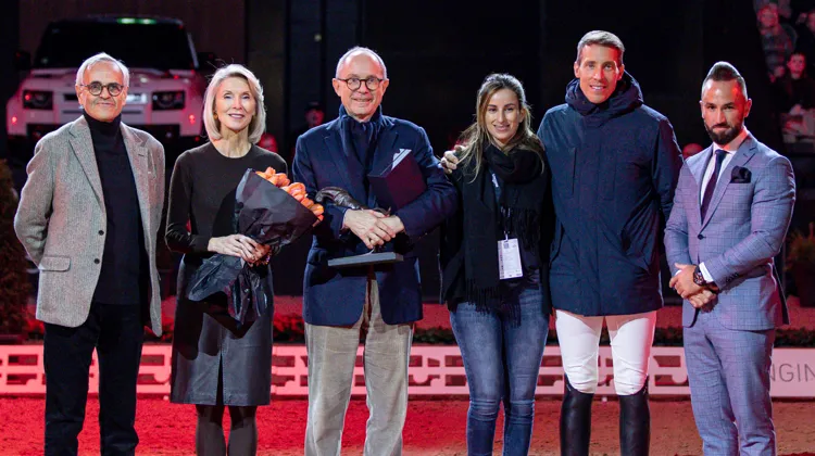 De gauche à droite : Dominique Mégret, président du JOC, Georg Kähny et sa partenaire, Janika Sprunger, Henrik von Eckermann et Yanick Rossier.